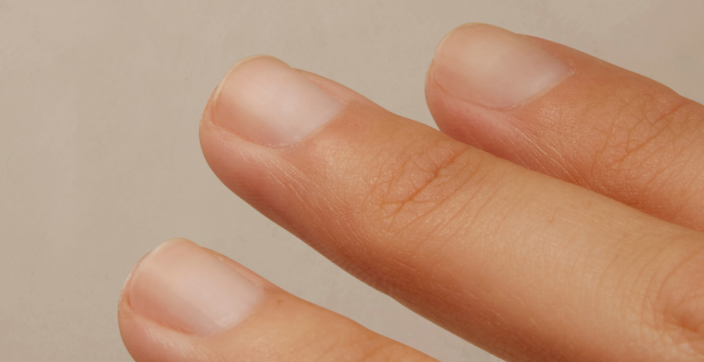 ¿Uñas en pausa? Haz que crezcan fuertes con rutinas reales, masajes y trucos caseros que sí funcionan